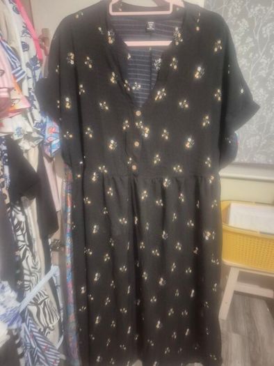 Dresses suit size 20/22. E3 each
