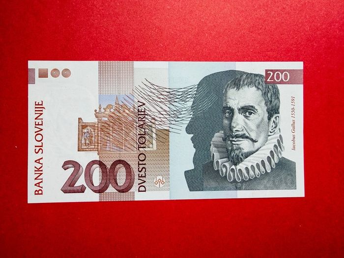 Slovenia  200  Tolarjew   1997   Pick  16a ( Uncirculated )