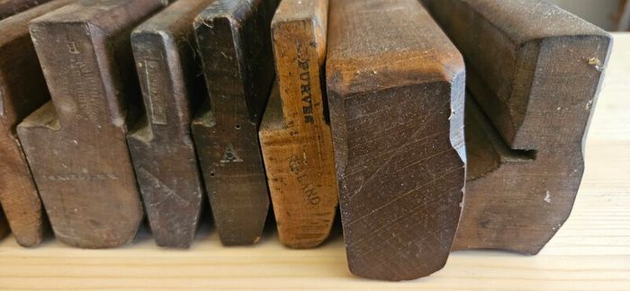 Mathieson plough plane and 17 moulding planes