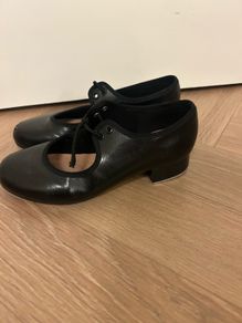 Girls tap shoes