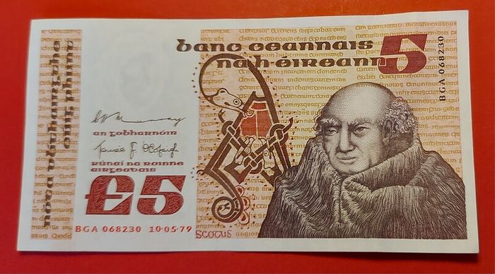 Irish 1979 "Scotus"  Five pound banknote in A/Unc condition