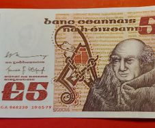 Irish 1979 "Scotus"  Five pound banknote in A/Unc condition