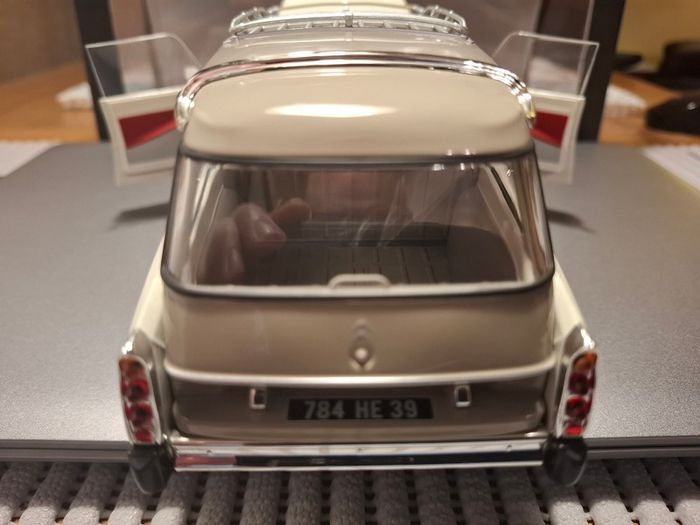 Citroen DS 21 Break 1970 White/Grey - Norev - 1:18 - New in Box