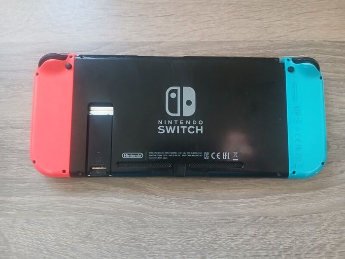 NINTENDO Switch - Neon Red & Blue