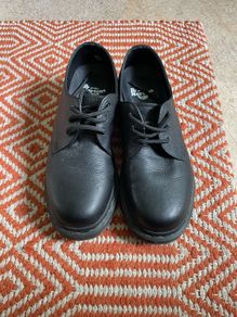 Dr marten black size 5 very good condition - hardly worn