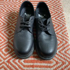 Dr marten black size 5 very good condition - hardly worn