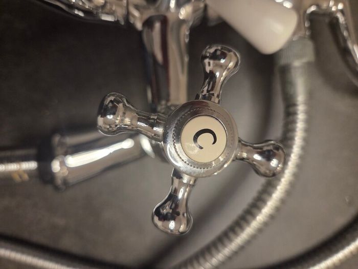 Traditional bath/shower mixer tap