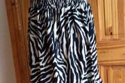 Ladies Black and cream Short sleeve midi dress size 14 Includes postage