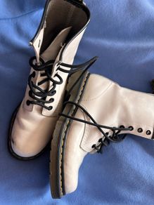 white Doc Martins, UK 4