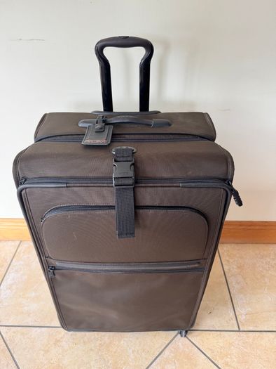Tumi Extended Trip Expandable 4-Wheeled Packing Case excellent condition