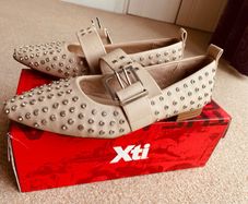 Diamond studded beige flats