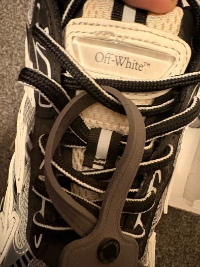 OFF WHITE be right backs