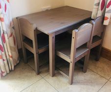 childrens table and three chairs SUNDVIK