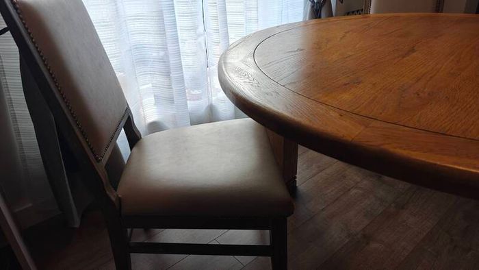 Round kitchen table & Chairs