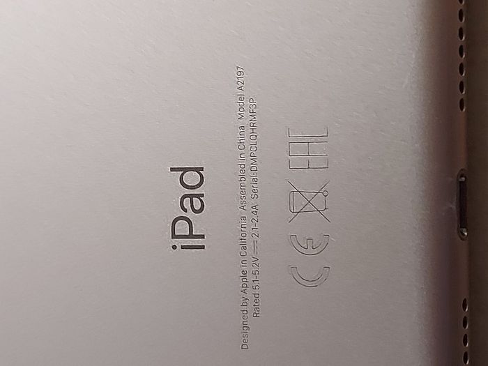 Apple Ipad 7th Generation, 32 GB, in very good cosmetic condition, Activation Locked to previous owner