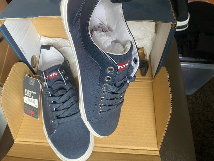 shoes Levi's.  navy leather , unisex 39/6