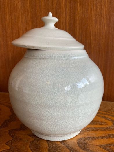 Jim Galligan lidded jar - vintage Irish studio pottery