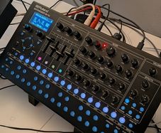 Roland SH-4d