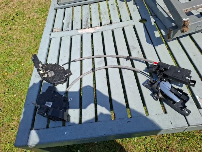 Ford Mondeo  Central Locking Mechanisms x2