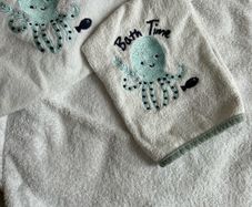 Hooded baby bath towel & mitt