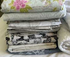 Single duvet covers, sheets & 2 mattress protectors