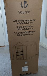 Walk in greenhouse
