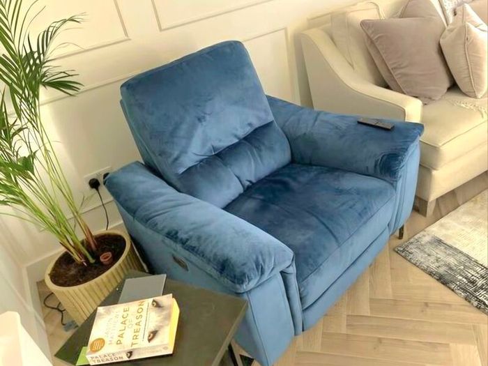 EZ Living power recliner, 1 seater