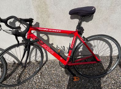 4 Bikes - 2 Mens, 1 Ladies, 1 Kids. Raleigh, Carrera, Reebok & Apollo