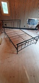 Double bed frame (135cm x 190cm)