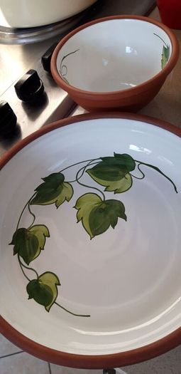 Stunning New Portugese Hand Painted Ivy Pottery Oven to Table Ware 5 Pieces