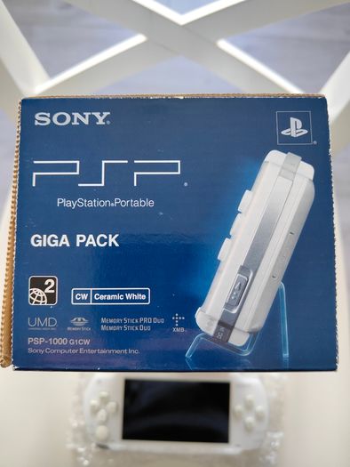 PSP1000 Ceramic White Giga Pack Japan, 2005 Near Mint, Boxed, Complete Set