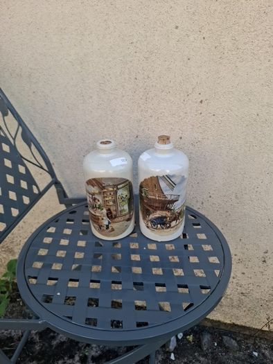 Duo pottery bottles possible to post
