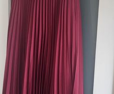M&S Claret pleated midi length skirt Sz 8 - Bnwt Rrp 60