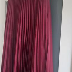 M&S Claret pleated midi length skirt Sz 8 - Bnwt Rrp 60