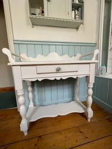 Vanity table