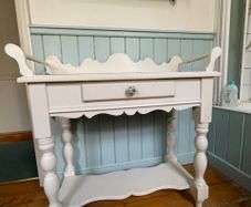 Vanity table