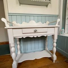 Vanity table