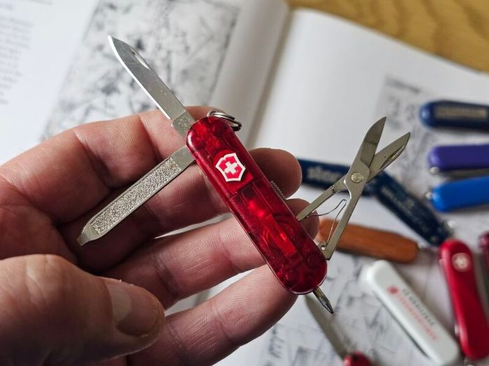Victorinox Swiss Signature Lite 58mm Swiss Army Knife Keychain tool Collectable