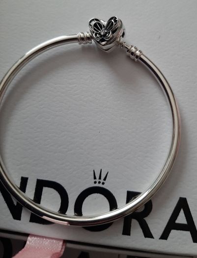 New genuine pandora moments bangle Small