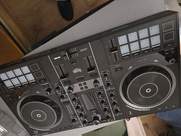 Hercules DJControl Inpulse 500 with cover