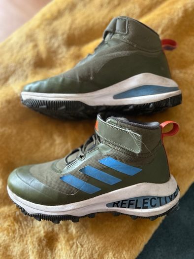 Adidas Boys Boots Size 4,5 UK