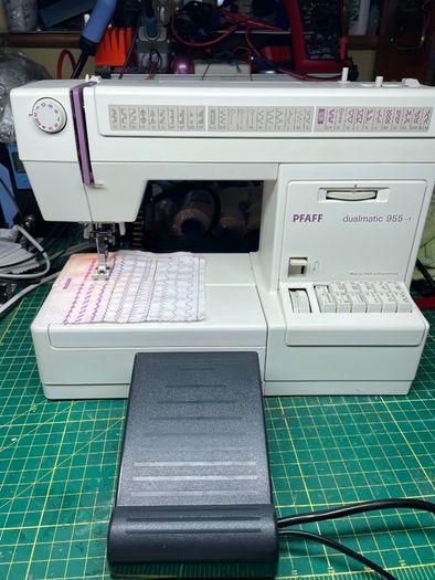 PFAFF Dualmatic 955-1 Sewing Machine with IDT(Upper walking foot) - Just serviced - Excellent condition
