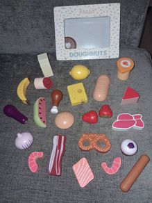 x30+ Bundle - Brand New Wooden Toy Food & Melissa & Doug Cupcakes With Tray