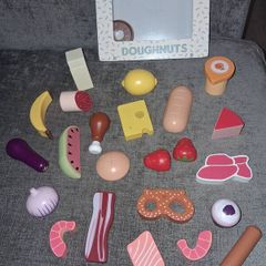 x30+ Bundle - Brand New Wooden Toy Food & Melissa & Doug Cupcakes With Tray