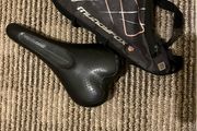 Triangle bag and saddle