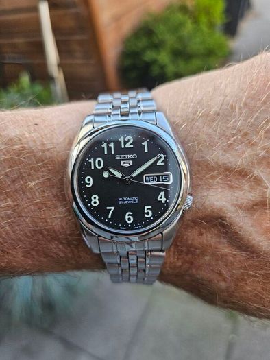 Watch Seiko 5 Automatic.