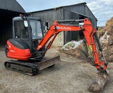 Kubota 3 tonne digger