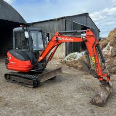 Kubota 3 tonne digger