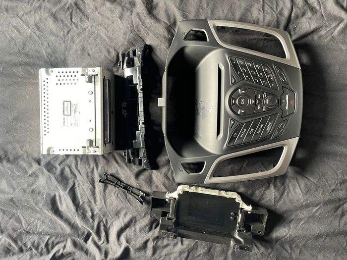 Ford Focus Original Radio/CD Head Unit & Centre Control Panel