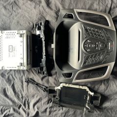 Ford Focus Original Radio/CD Head Unit & Centre Control Panel